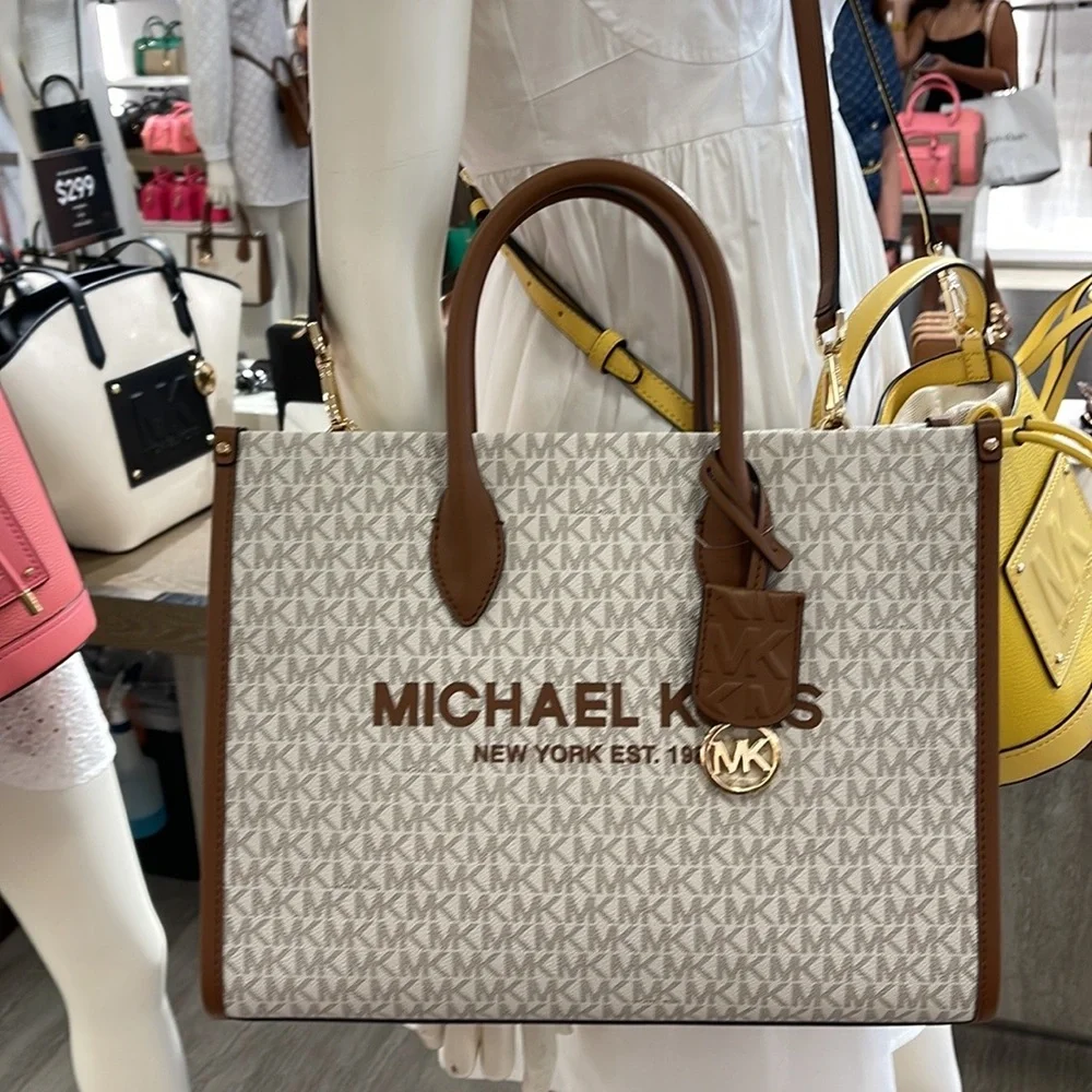 Michael Kors "Mirella" MD EW Tote Vanilla Shoulder Tote
35F2G7ZT2B - NWT - Picture 15 of 16